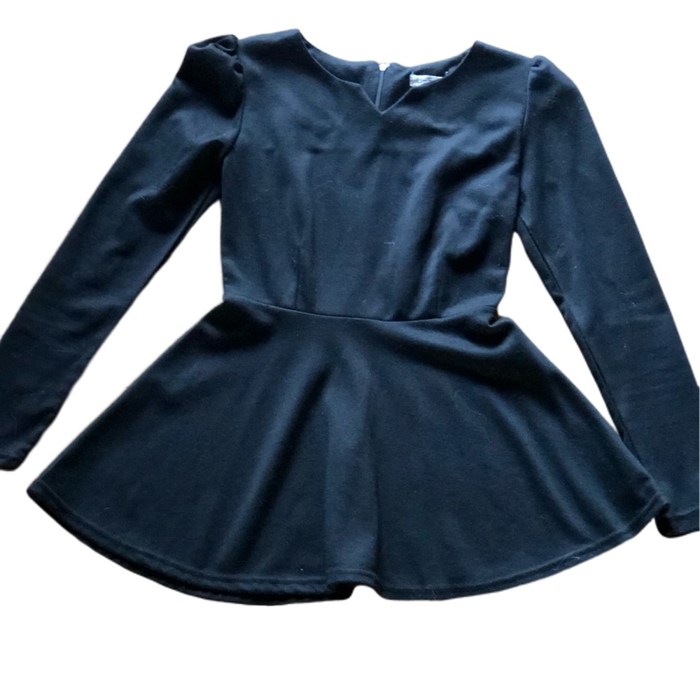 Chic black top!